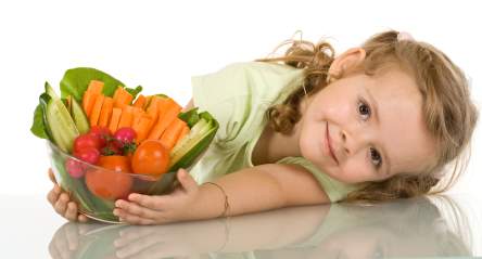 kid.with.veggies